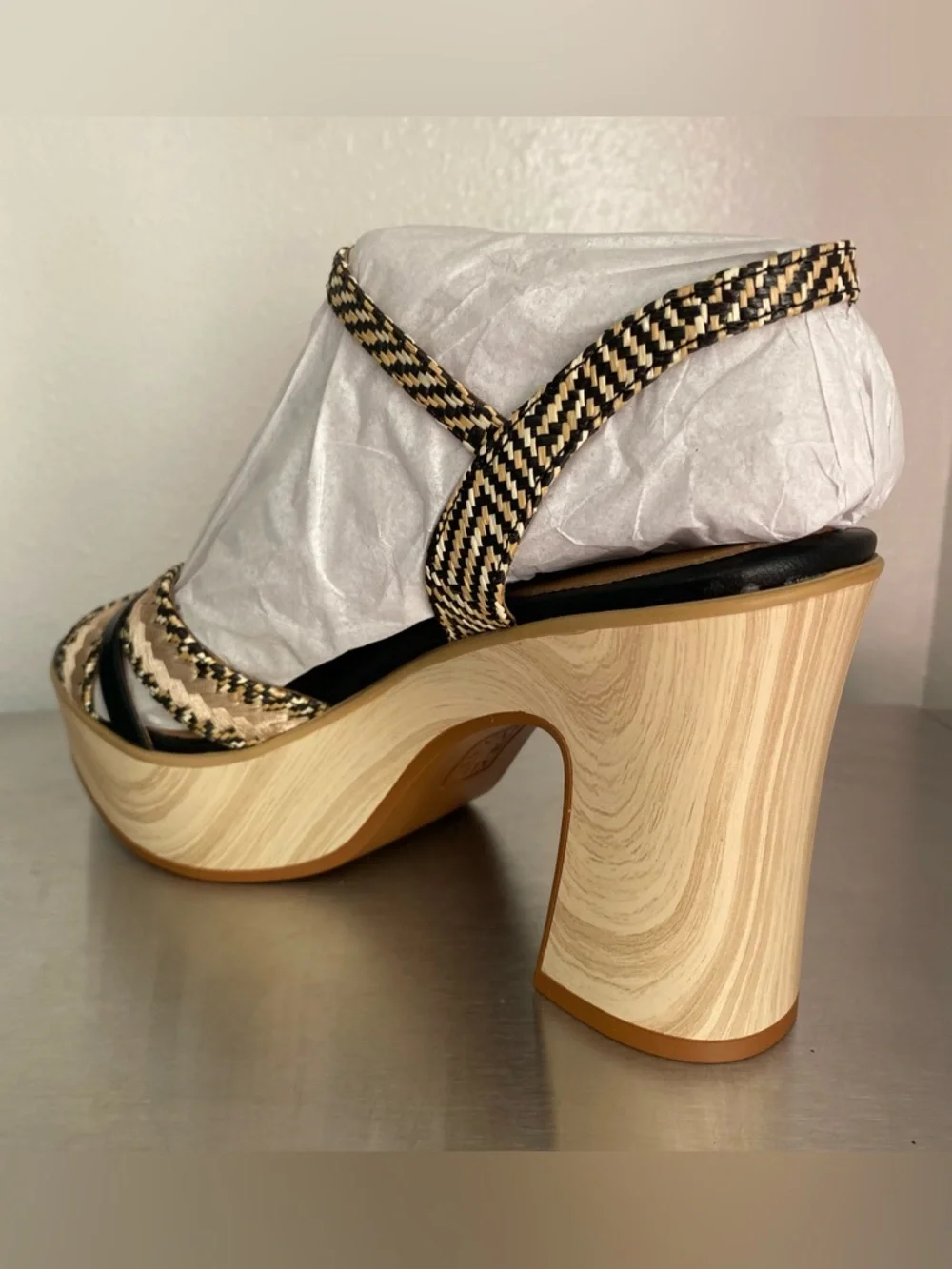 NEW-NATURALIZER WOMENS BLACK AND TAN WOVEN PLATFORM SANDALS